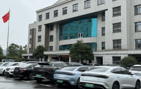 政府大院“停满”比亚迪，公务员购车风向标折射中国汽车崛起