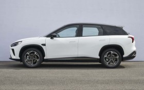 哪吒 L 上市，打造未来出行新体验